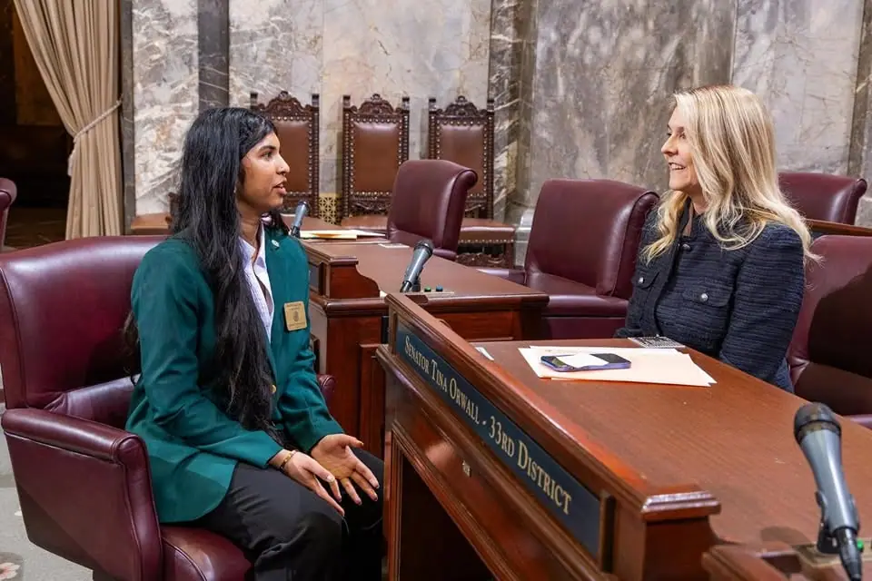 An AmPowering representative in conversation at the Washington State Senate